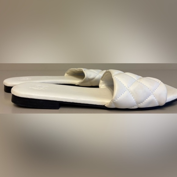 Malvados White Quilted Open-Toe Faux Leather near flat Sandals women's size 8 - Picture 4 of 8